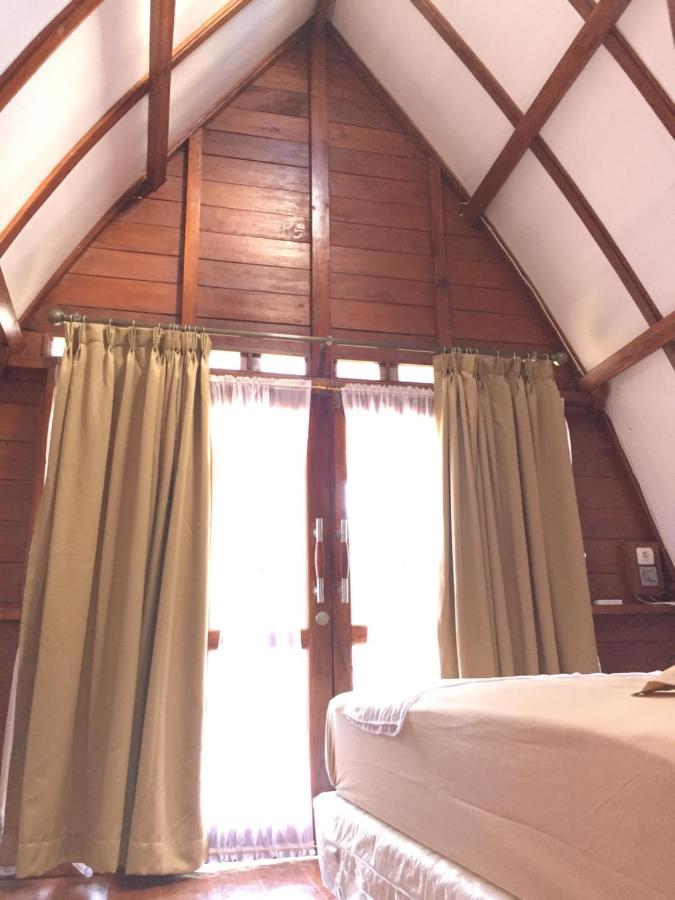 Raffles Inn Labuan Bajo Exterior photo