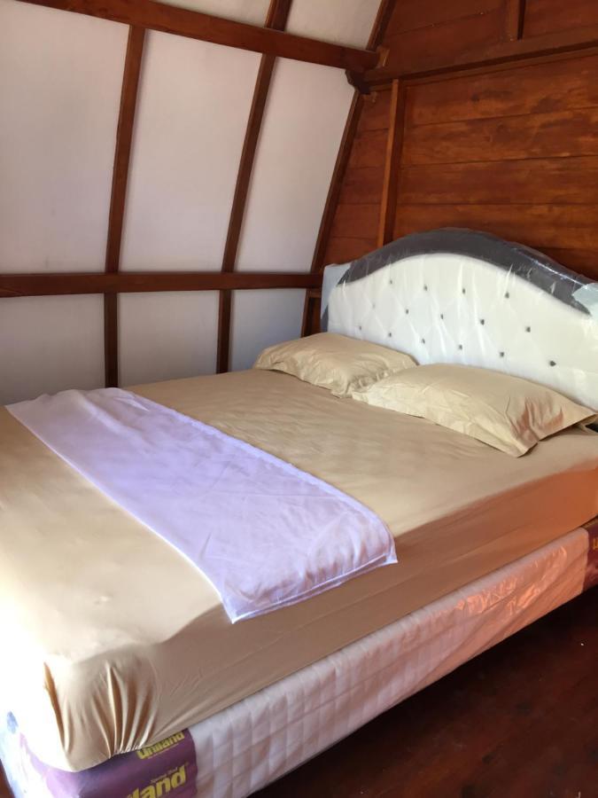 Raffles Inn Labuan Bajo Exterior photo