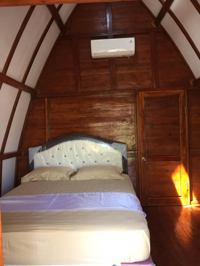 Raffles Inn Labuan Bajo Exterior photo