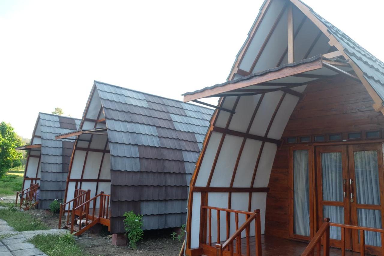Raffles Inn Labuan Bajo Exterior photo