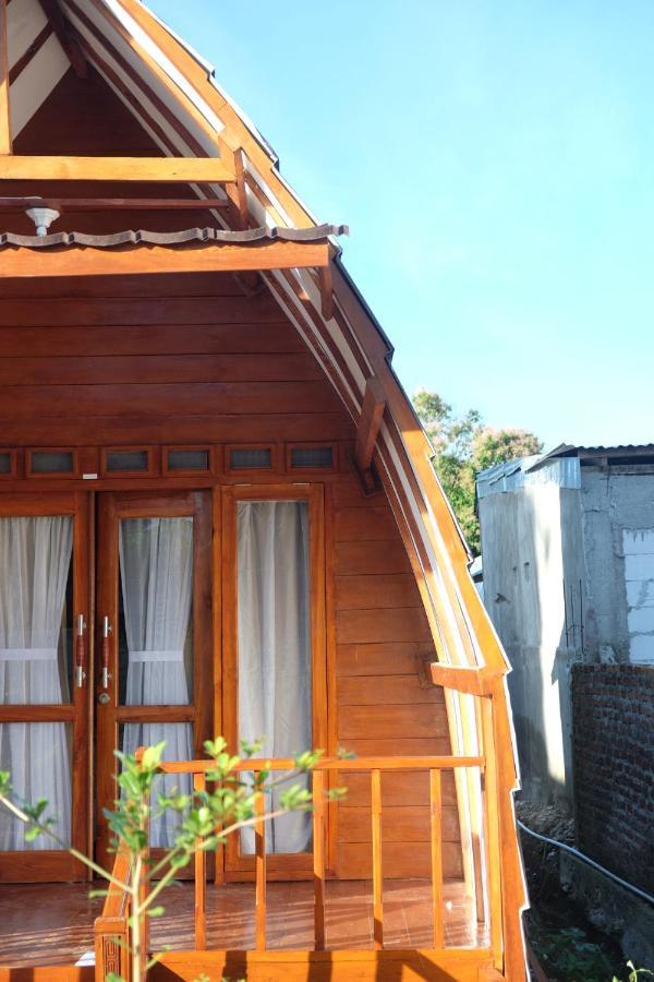 Raffles Inn Labuan Bajo Exterior photo