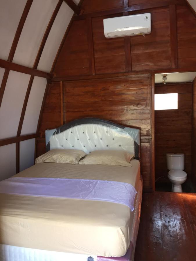 Raffles Inn Labuan Bajo Exterior photo