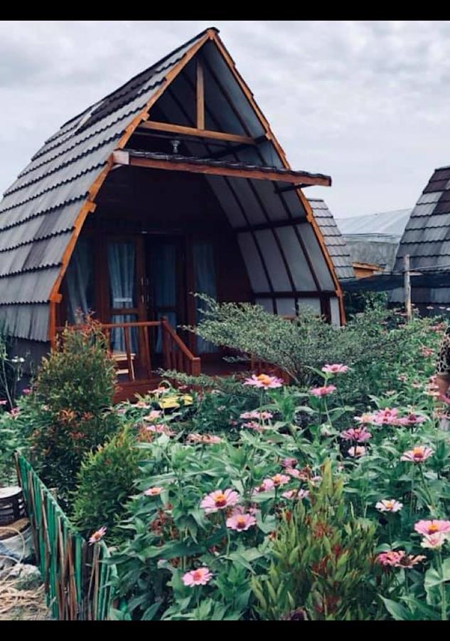 Raffles Inn Labuan Bajo Exterior photo