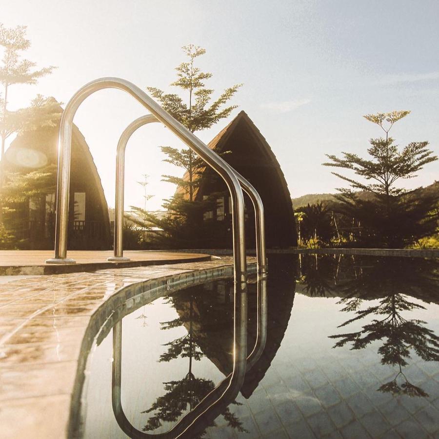 Raffles Inn Labuan Bajo Exterior photo